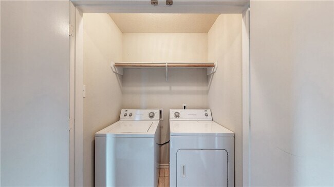 Building Photo - 4023 Southern Trace Dr