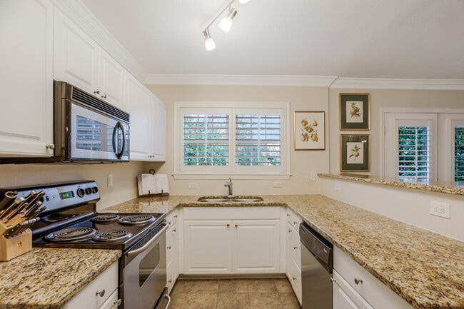 Building Photo - 115 Peachtree Memorial Dr NW