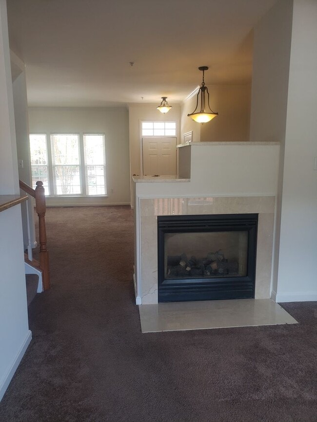 Building Photo - Gorgeous 3 Bedroom 3.5 Bathroom Brick Town...