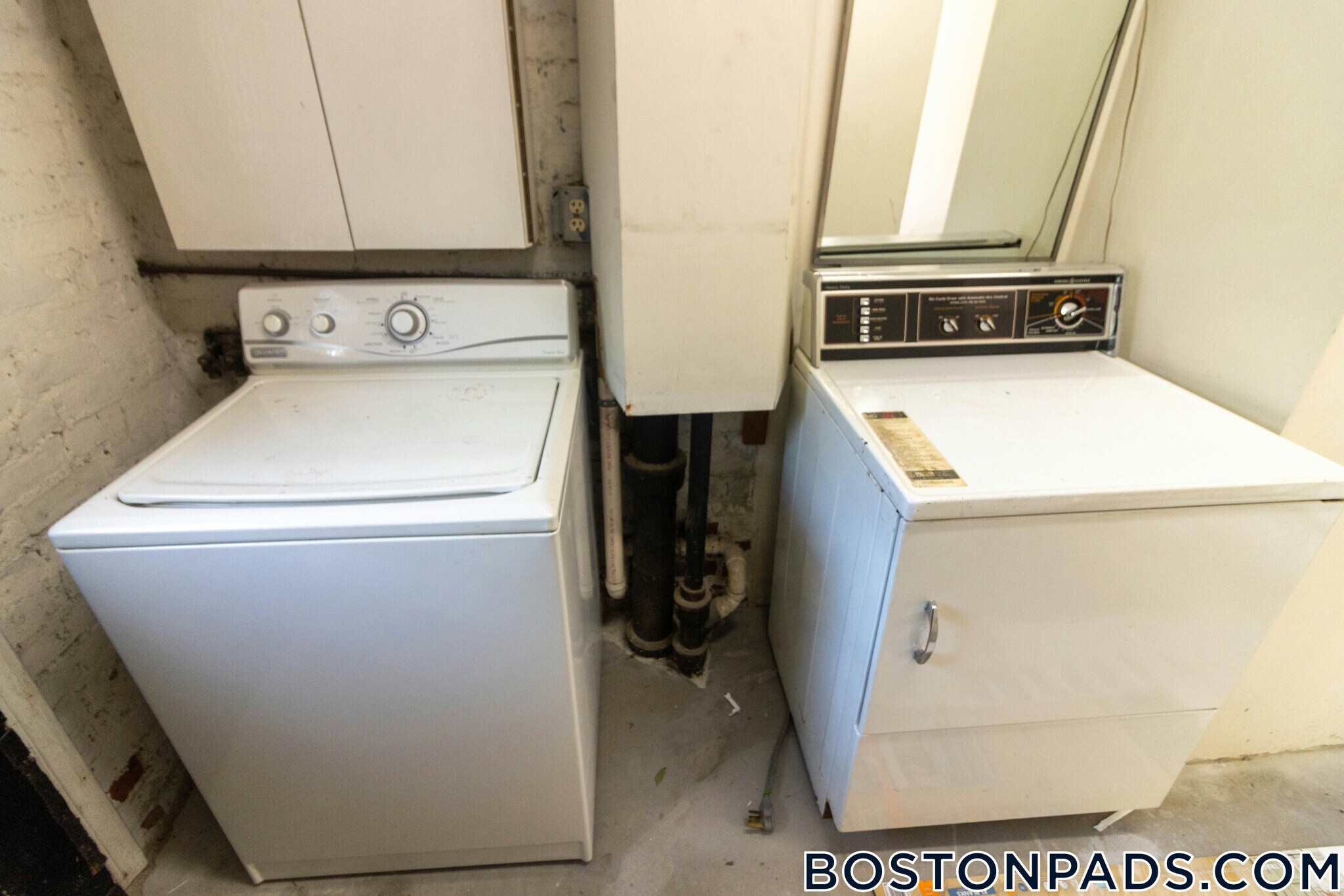 Building Photo - 24 Leamington Rd