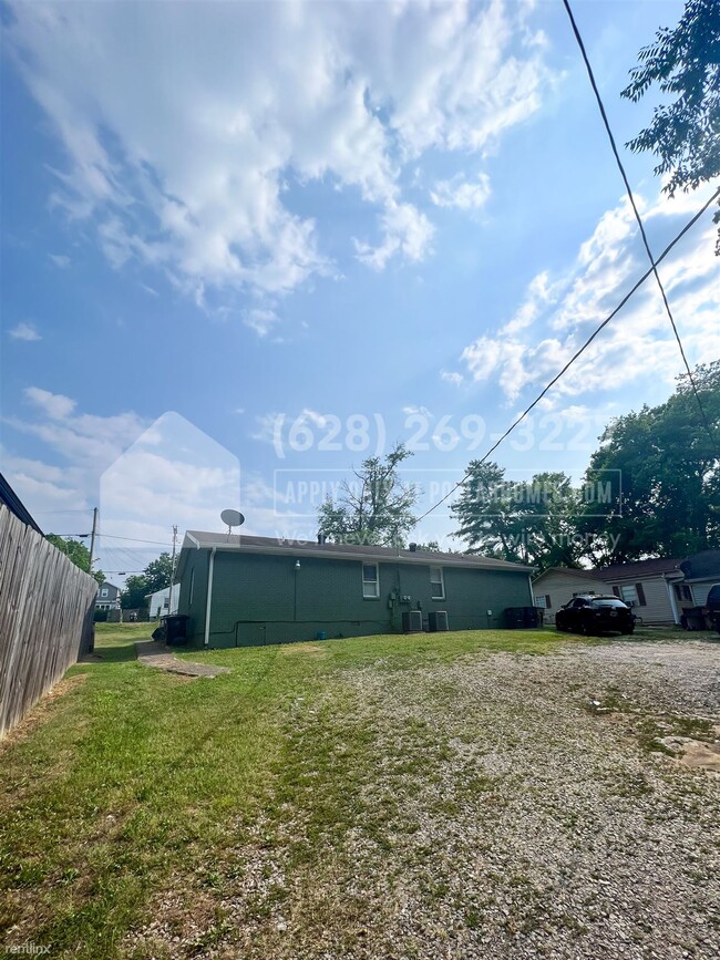 Building Photo - 2 br, 1 bath Duplex - 217 Queen Ave Unit B -