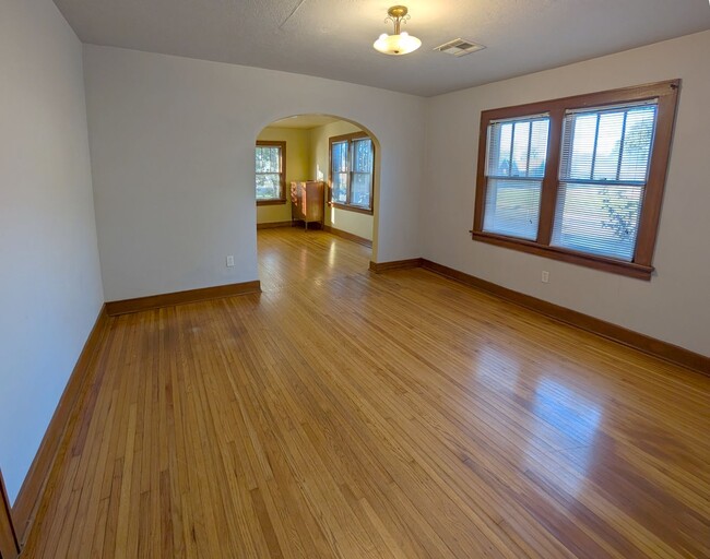 Building Photo - Historic One Bedroom Duplex