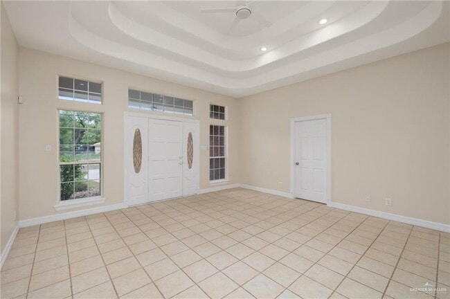 Building Photo - 2403 Sunset Ln