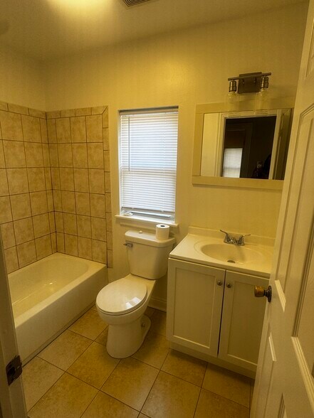 Building Photo - 3914 W Flournoy St