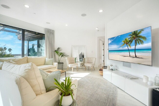 Building Photo - Live in the heart of Del Mar- where every ...