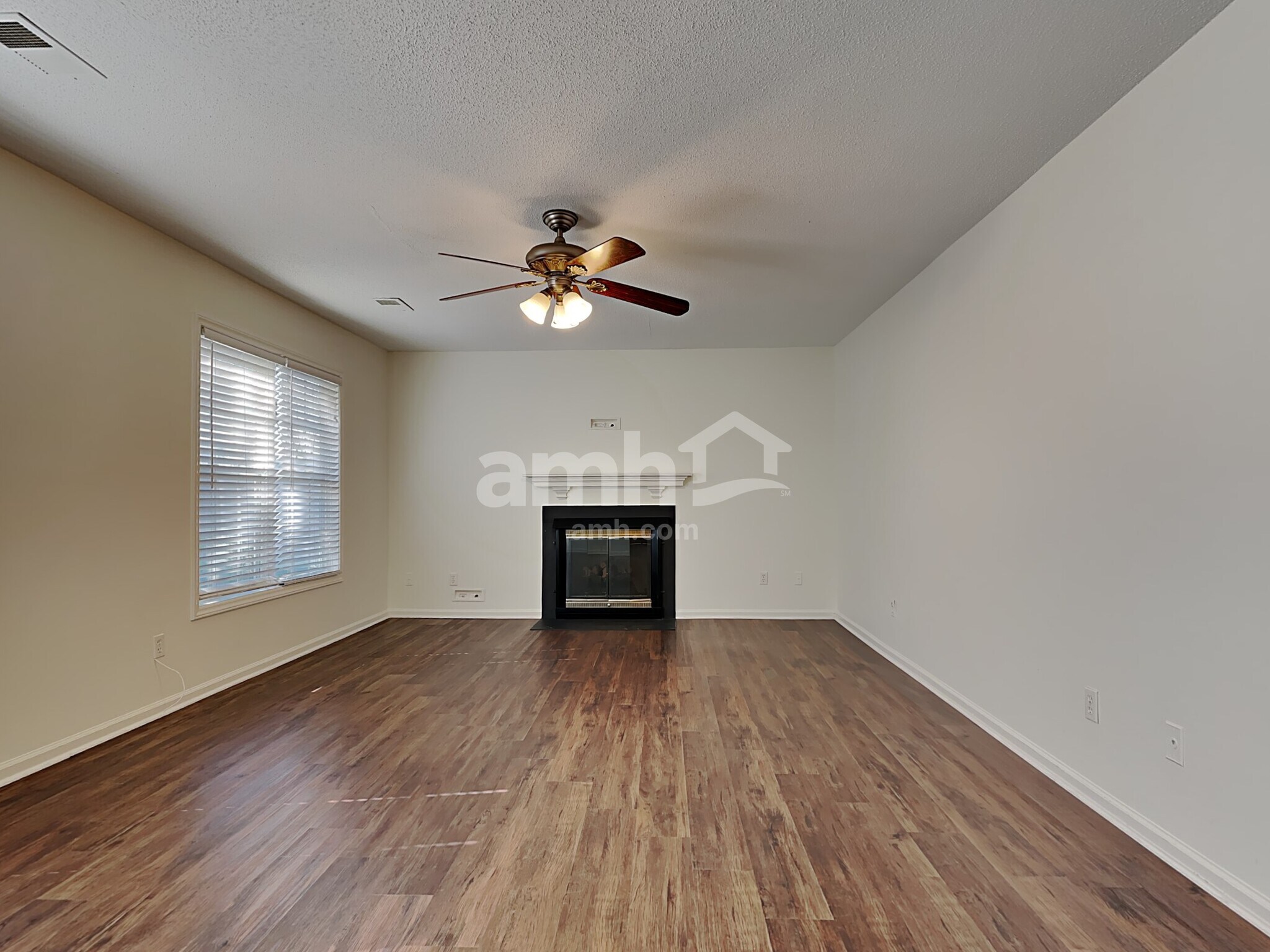 Building Photo - 833 Eagle Point Dr