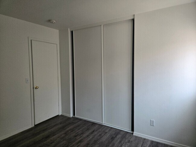 Building Photo - 3 bed, 2 bath in Surprise