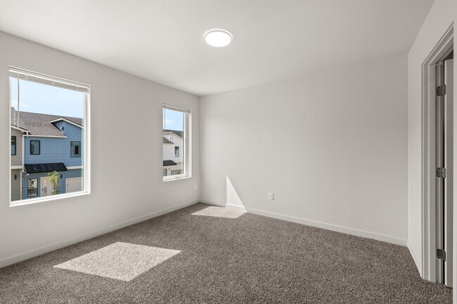 Building Photo - 2028 Sunset Dr
