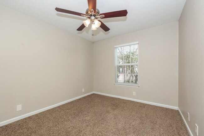 Building Photo - 845 Maricopa Dr