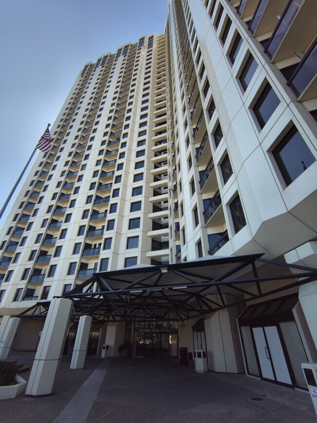 Building Photo - 1BD/1BATH Condo Available in Pacific Park Plaza