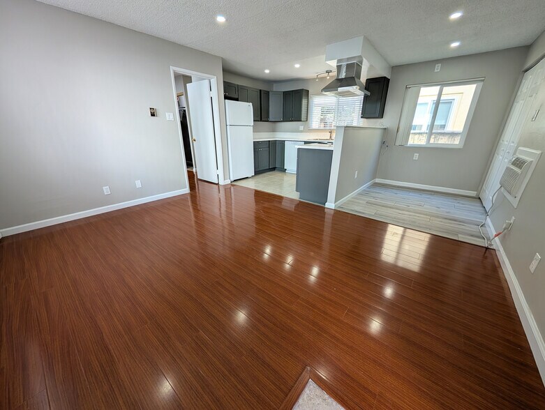 Building Photo - 470 S Los Robles Ave