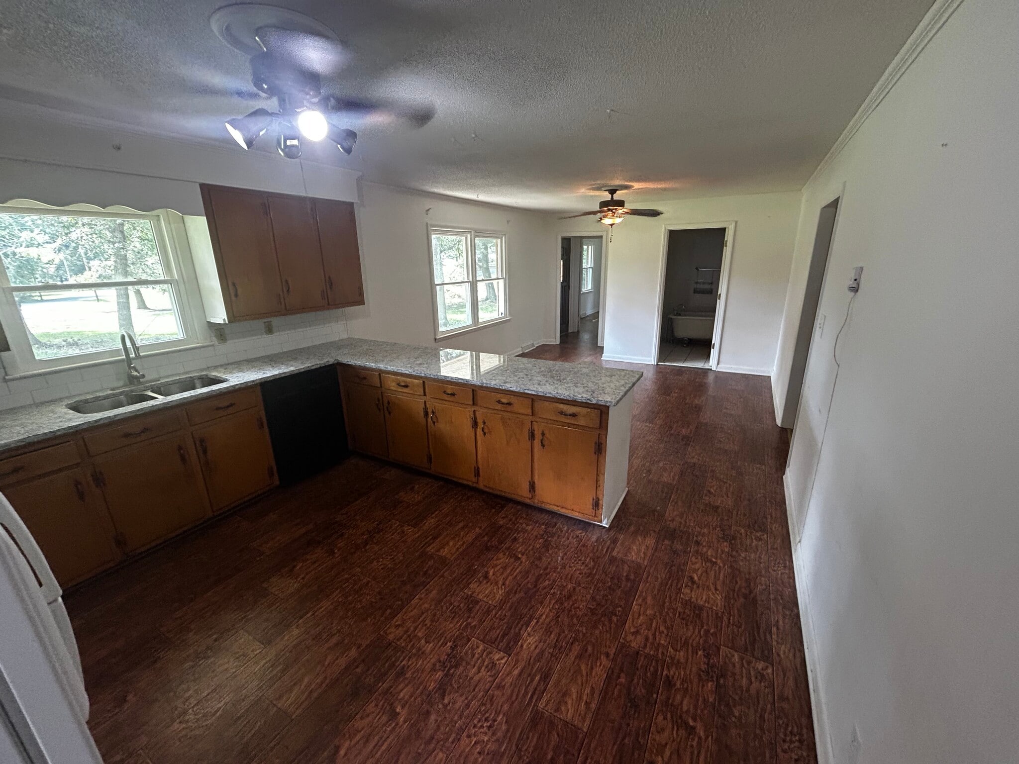 Building Photo - 1144 Forest Dr