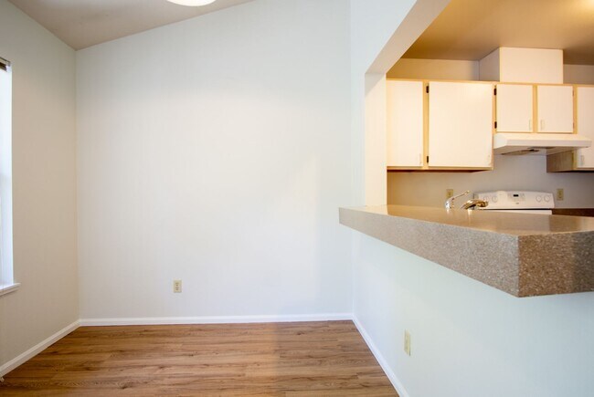 Building Photo - 1 Month FREE in Vaulted Ceiling Spacious 2-Bed 2-Bath w Major Updates!