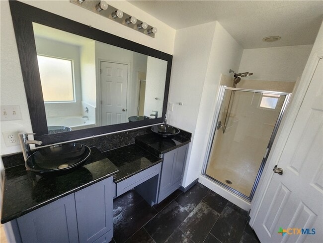 Building Photo - 4302 Neta Dr