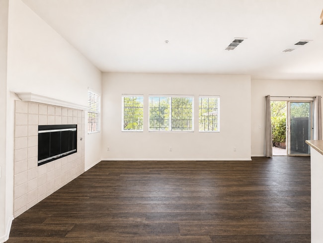 Building Photo - Newly Updated 3 Bedroom Condo in Gated Community in Murrieta