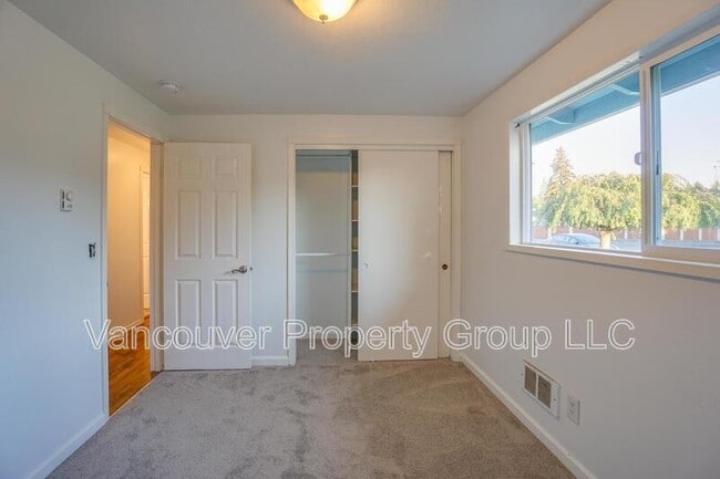 Building Photo - 14116 NE 82nd St