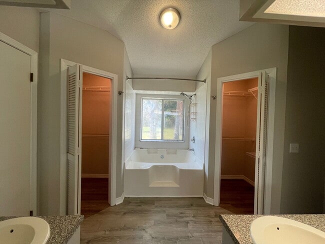 Building Photo - "Charming 3-Bed Oasis with 2 Baths in Prime Panama City Beach Location – 1,423 Sq. Ft. of Serene ...