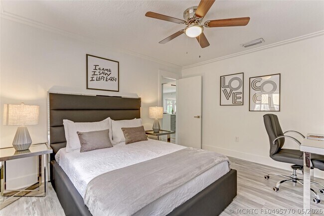 Building Photo - 16643 Redwood Way