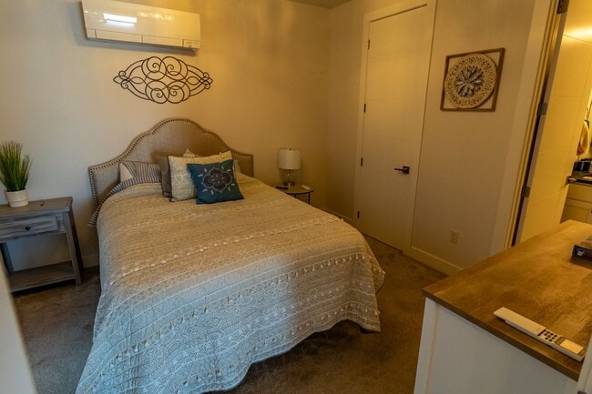 Building Photo - Jones - Fully Furnished Condo on the River Available Mid Sept - Mid May Only