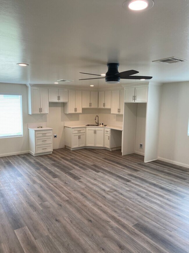 Building Photo - Charming 2 bedroom 1 bath home.