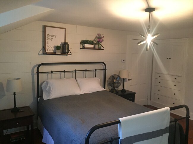 Building Photo - 166 Bush Ln