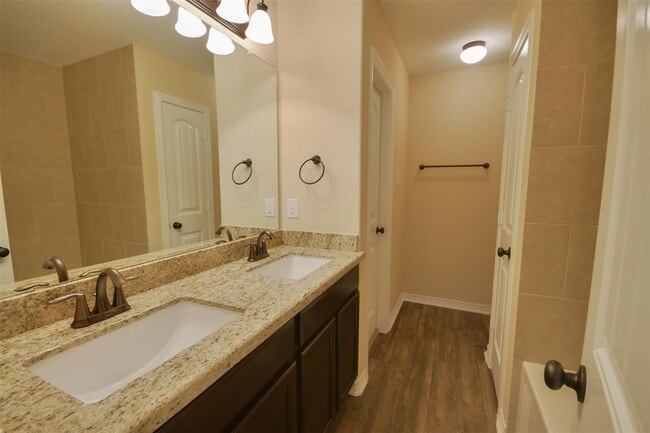 Building Photo - 3615 Kennington Ct