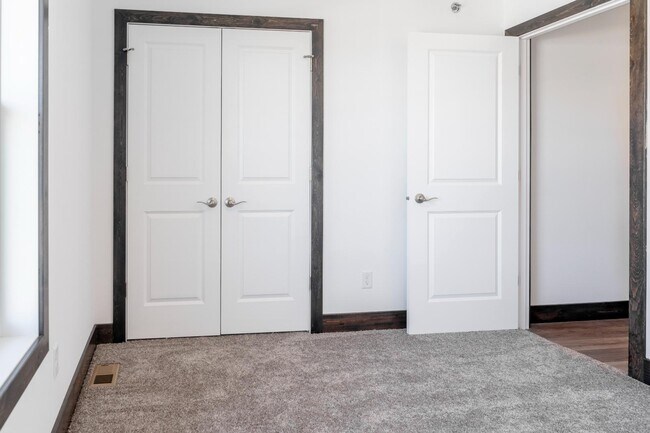 Building Photo - 2987 Aspen Dr