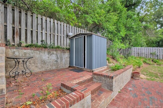 Building Photo - 425 Cityview Ln
