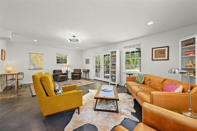 Building Photo - 8415 Bowling Green Dr