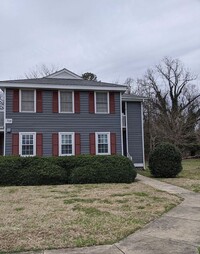 Building Photo - 2 bedroom/ 2 bathroom- Campus Court