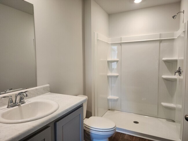 Building Photo - 1015 Course Ln