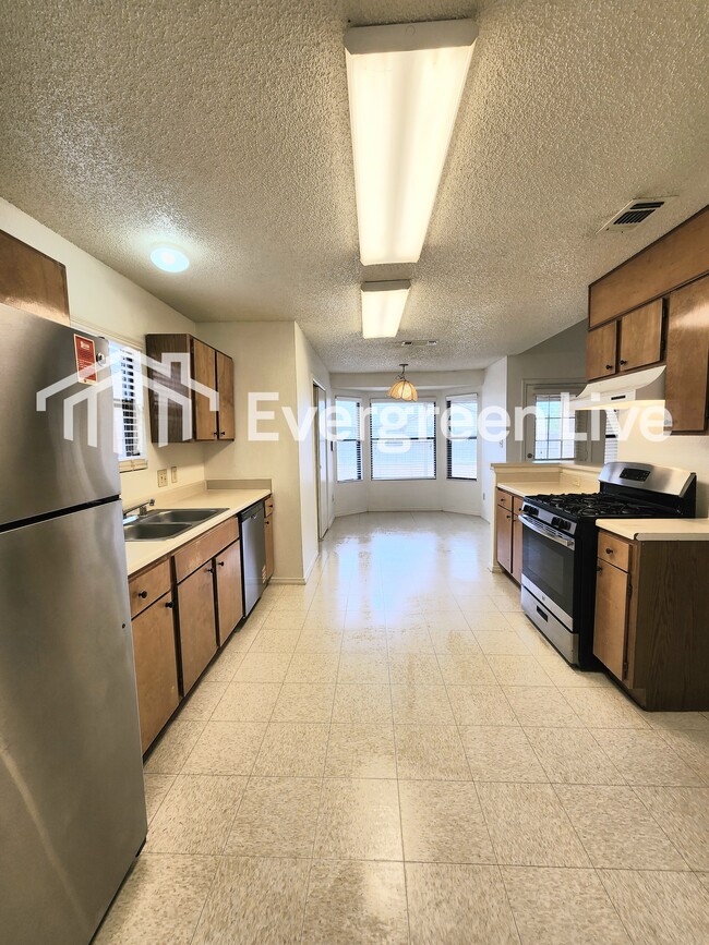 Building Photo - 2302 Sandia Ct