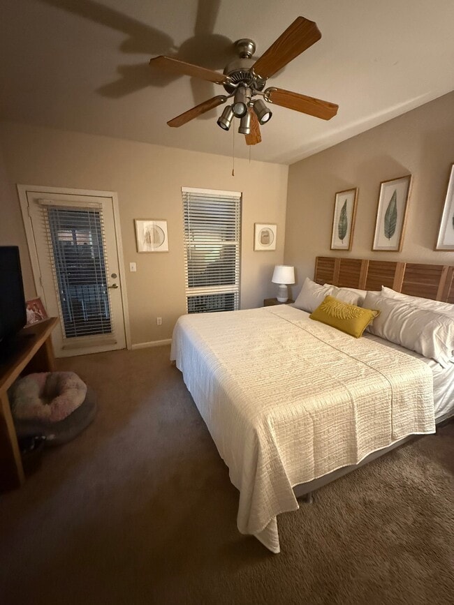 Building Photo - 600 13th St E