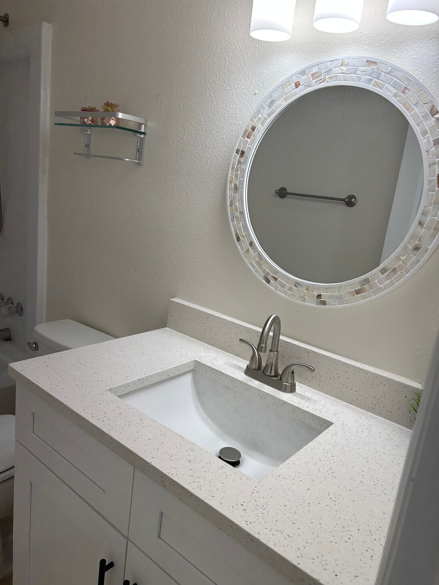 Building Photo - 9105 Tudor Dr