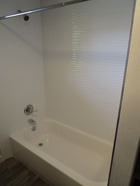 Building Photo - 1221 Essex Rd