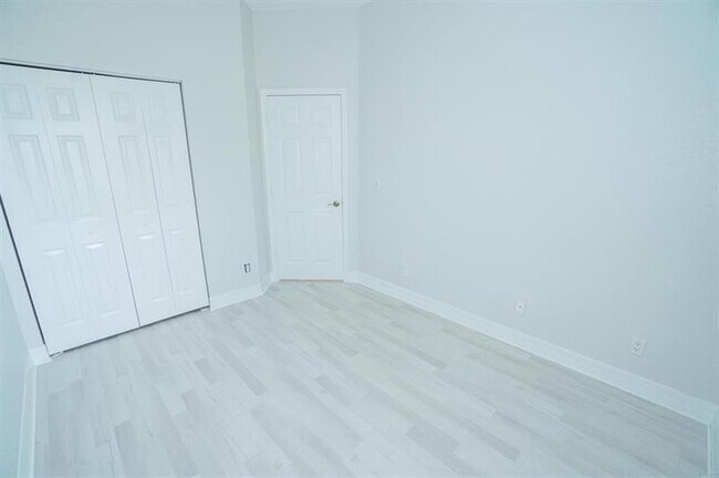 Building Photo - 981 NW 18th Ave