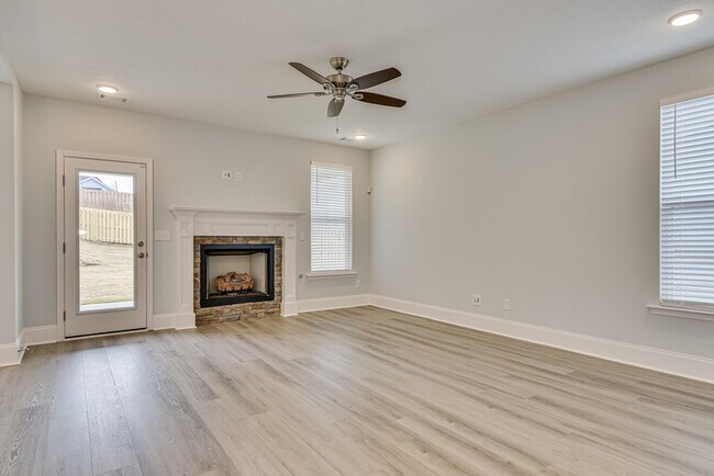 Building Photo - 926 Holbrook Dr