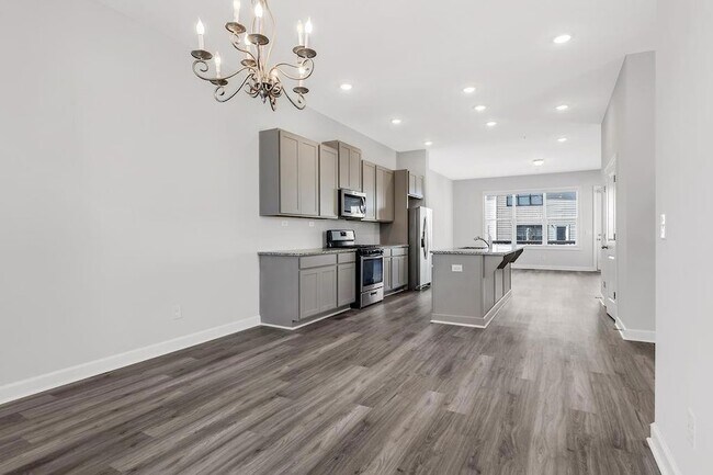 Building Photo - 2761 Bell Dr SE