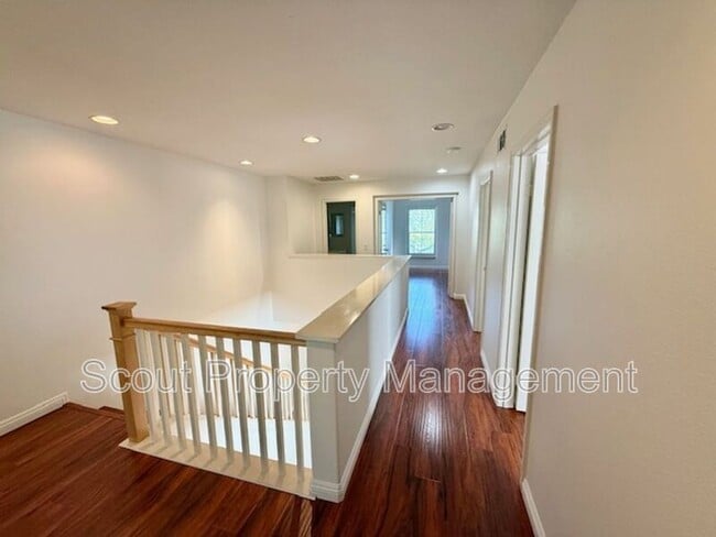 Building Photo - 39877 Worthington Pl