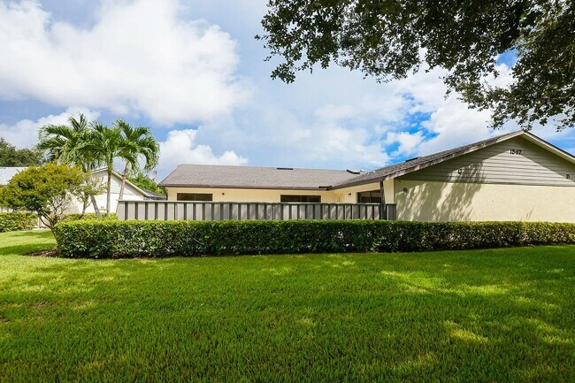 Building Photo - 1547 Pheasant Walk