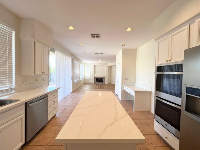 Building Photo - Beautiful two-story home with 5 bedrooms