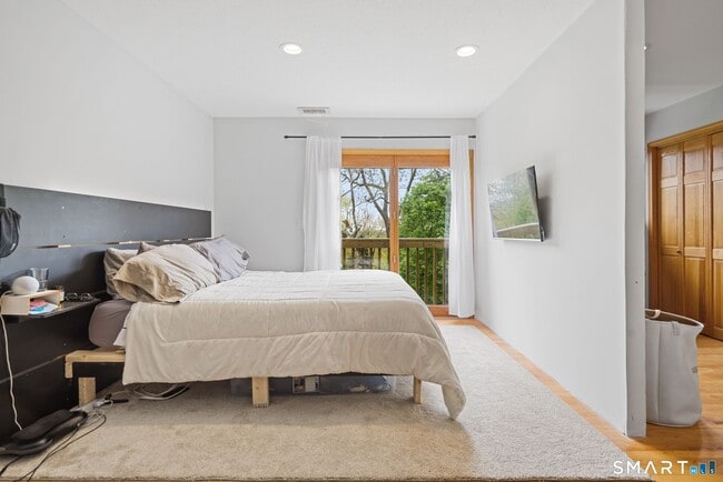 Building Photo - 39 Brightwood Ln