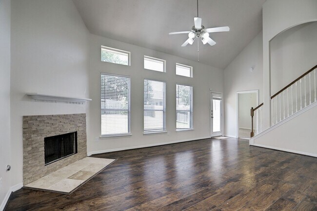 Building Photo - Move in ready Home in Conroe for Lease!