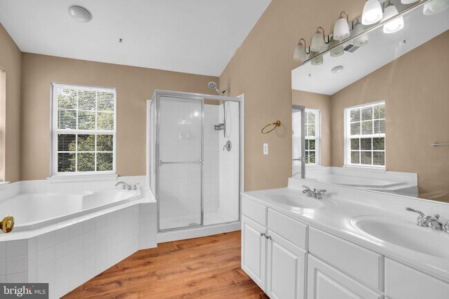 Building Photo - 8142 Tenbrook Dr
