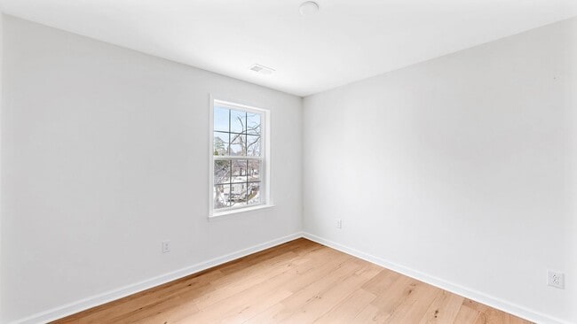 Building Photo - 147 Totter Way