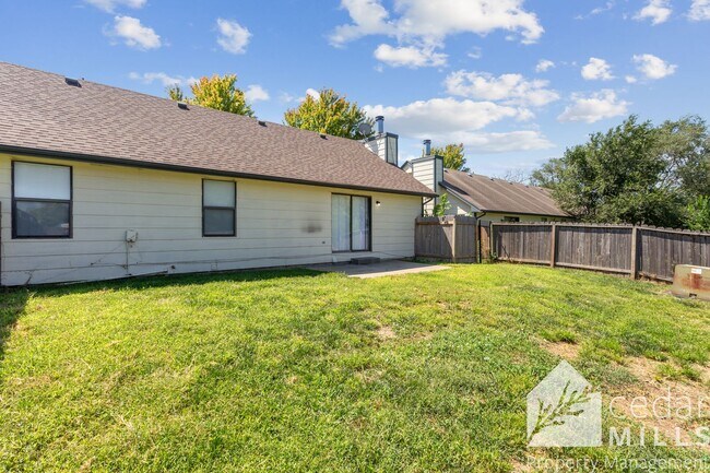 Building Photo - 3 bedroom Townhome in Andover