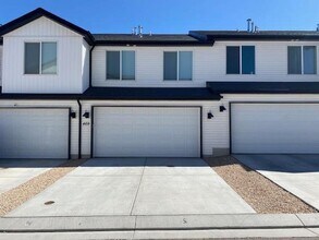 Building Photo - Coming Soon! 3 Bedroom 2 bath with Garage-...