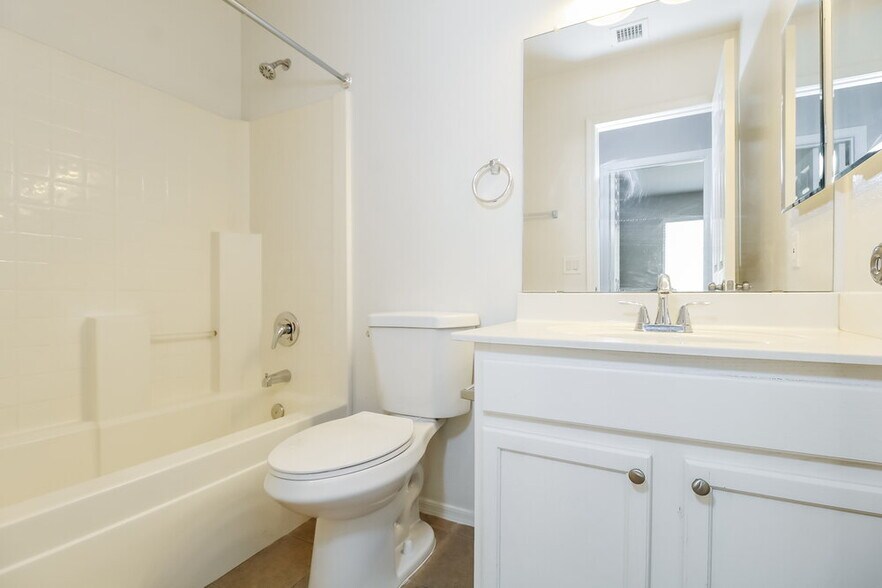 Building Photo - 14715 N 124th Ave