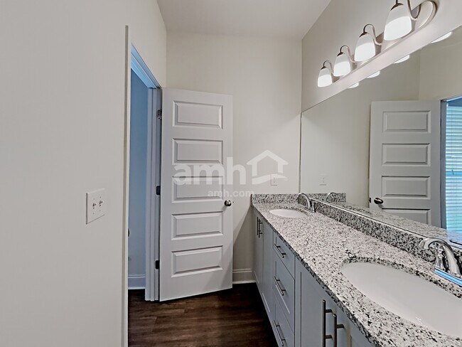 Building Photo - 5224 Tupelo St