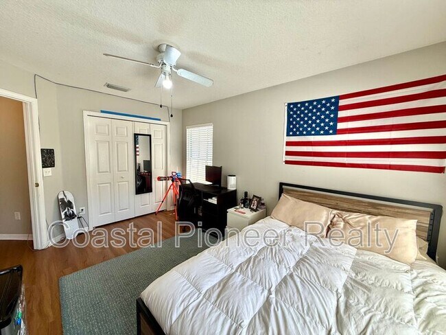 Building Photo - 11113 Avery Oaks Dr